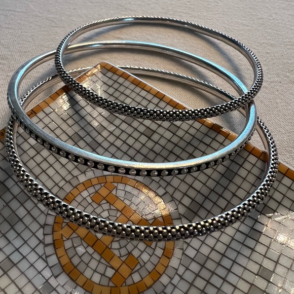 LAGOS SIGNATURE CAVIAR
Bangle Set in Excellent Condition - Picture 4 of 5
